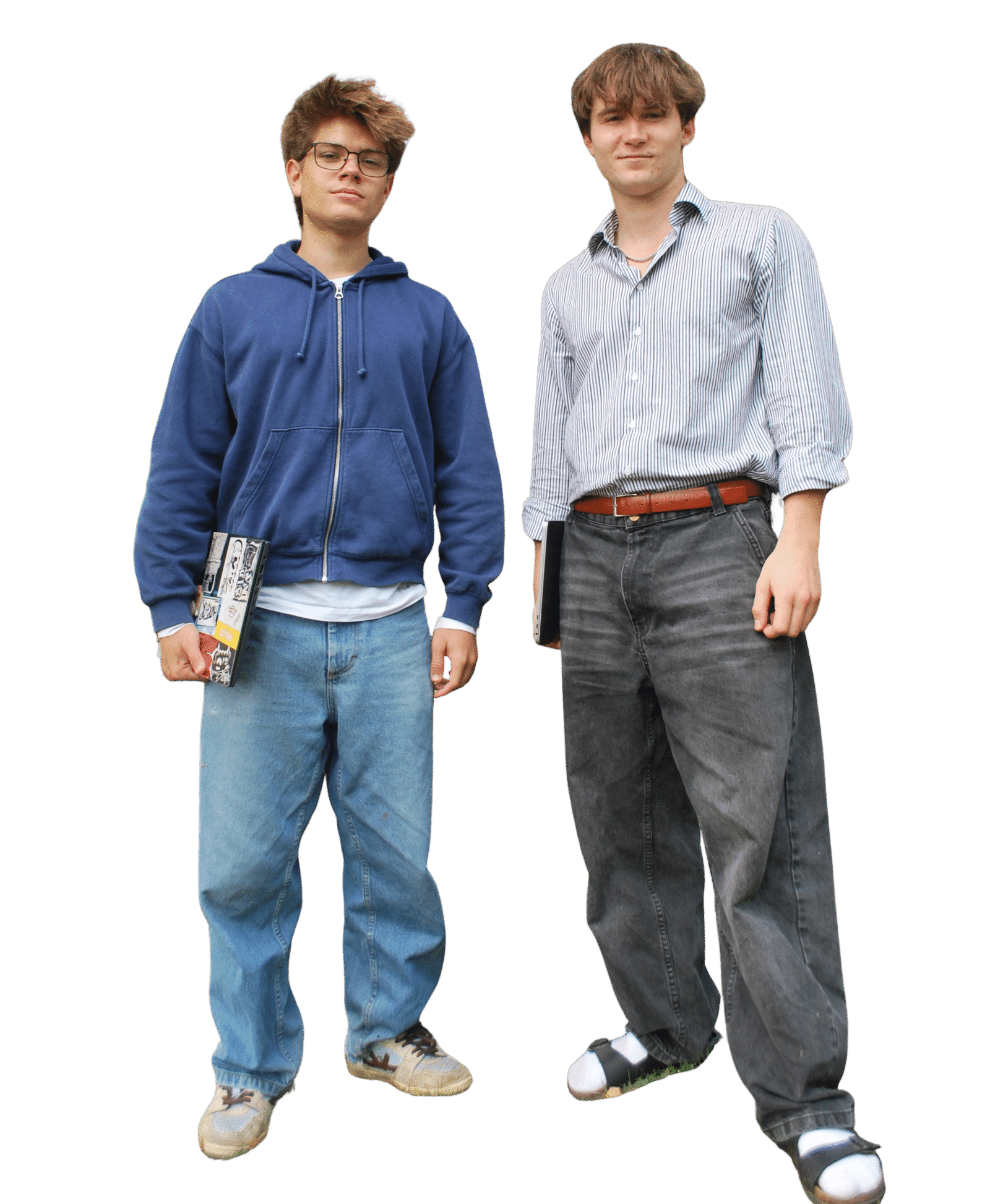 Morten og Ejnar fra BuildSupport står sammen med en computer under armen.